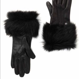 UGG Touchscreen Genuine Shearling Leather Gloves